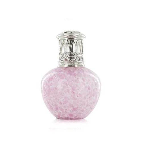 https://www.scentsandhome.de/wp-content/uploads/sites/2/2025/09/Ashleigh-Burwood-geurlamp-Fragrancelamp-Tsar-www.geurvoorjehuis.nl_-2.jpg