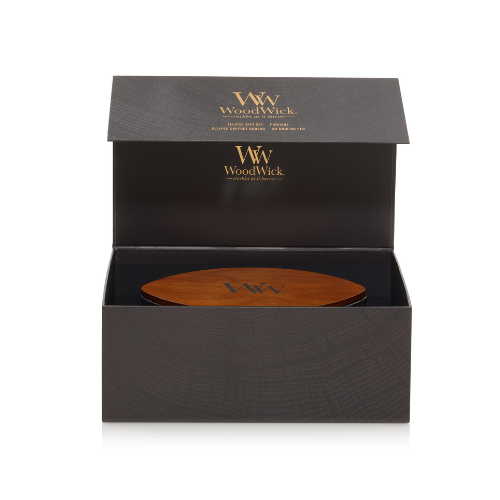 https://www.scentsandhome.de/wp-content/uploads/sites/2/2025/09/Woodwick-Gift-Set-Ellipse-Candle-www.geurvoorjehuis.nl-1-3.png