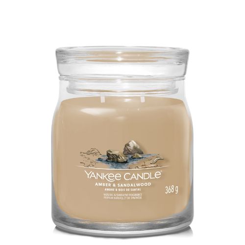 https://www.scentsandhome.de/wp-content/uploads/sites/2/2025/09/Yankee-Candle-Signature-Medium-Jar-Amber-Sandalwood-www.geurvoorjehuis.nl_-2.jpg