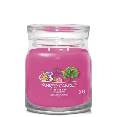 https://www.scentsandhome.de/wp-content/uploads/sites/2/2025/09/Yankee-Candle-Signature-Medium-Jar-Art-in-the-Park-www.geurvoorjehuis.nl_-2.jpg