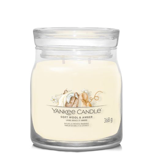 https://www.scentsandhome.de/wp-content/uploads/sites/2/2025/09/Yankee-Candle-Signature-Medium-Jar-Soft-Wool-amber-www.geurvoorjehuis.nl_-2.jpg