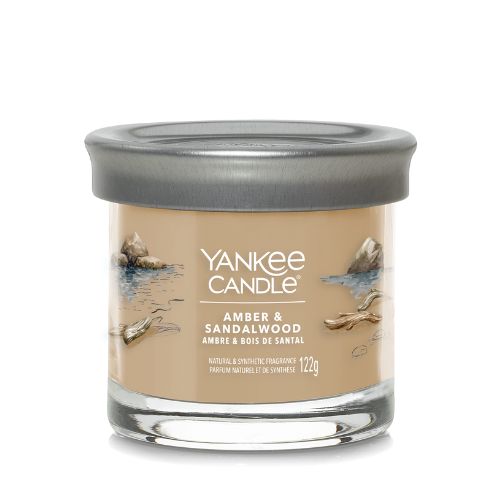 https://www.scentsandhome.de/wp-content/uploads/sites/2/2025/09/Yankee-Candle-Signature-Small-Tumbler-Amber-Sandalwoodwww.geurvoorjehuis.nl_-2.jpg