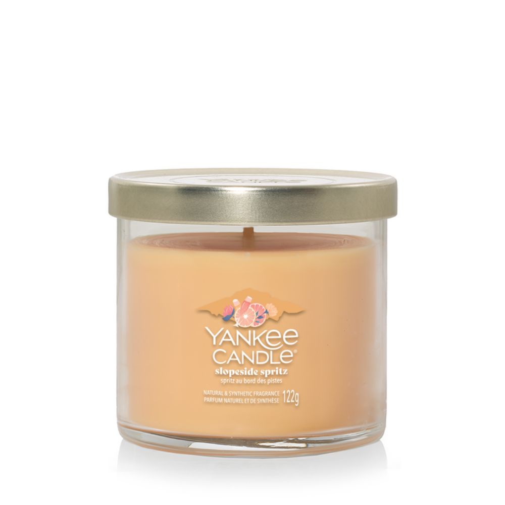 https://www.scentsandhome.de/wp-content/uploads/sites/2/2025/10/Yankee-Candle-Small-Tumbler-Slopeside-spritz-www.geurvoorjehuis.nl_-1.jpg