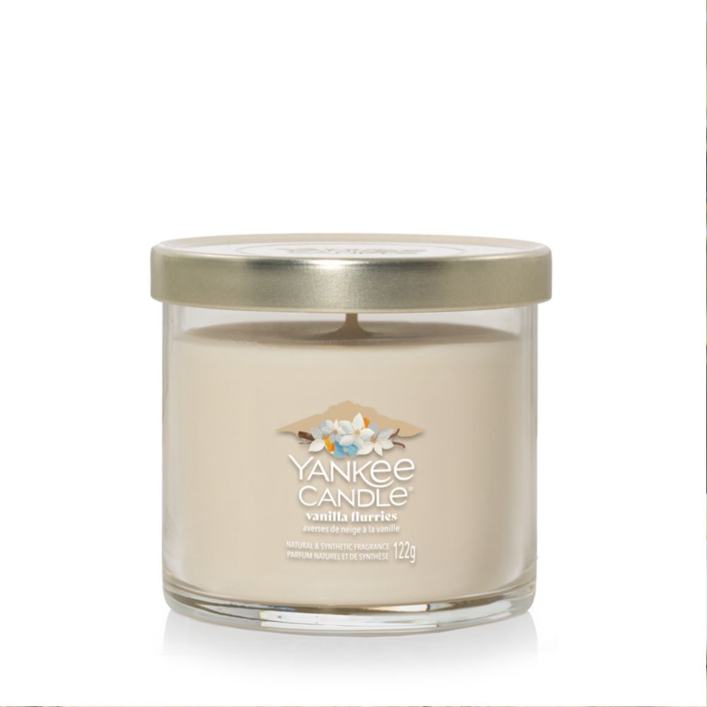 https://www.scentsandhome.de/wp-content/uploads/sites/2/2025/10/Yankee-Candle-Small-Tumbler-Vanilla-Flurries-www.geurvoorjehuis.nl_-1.jpg