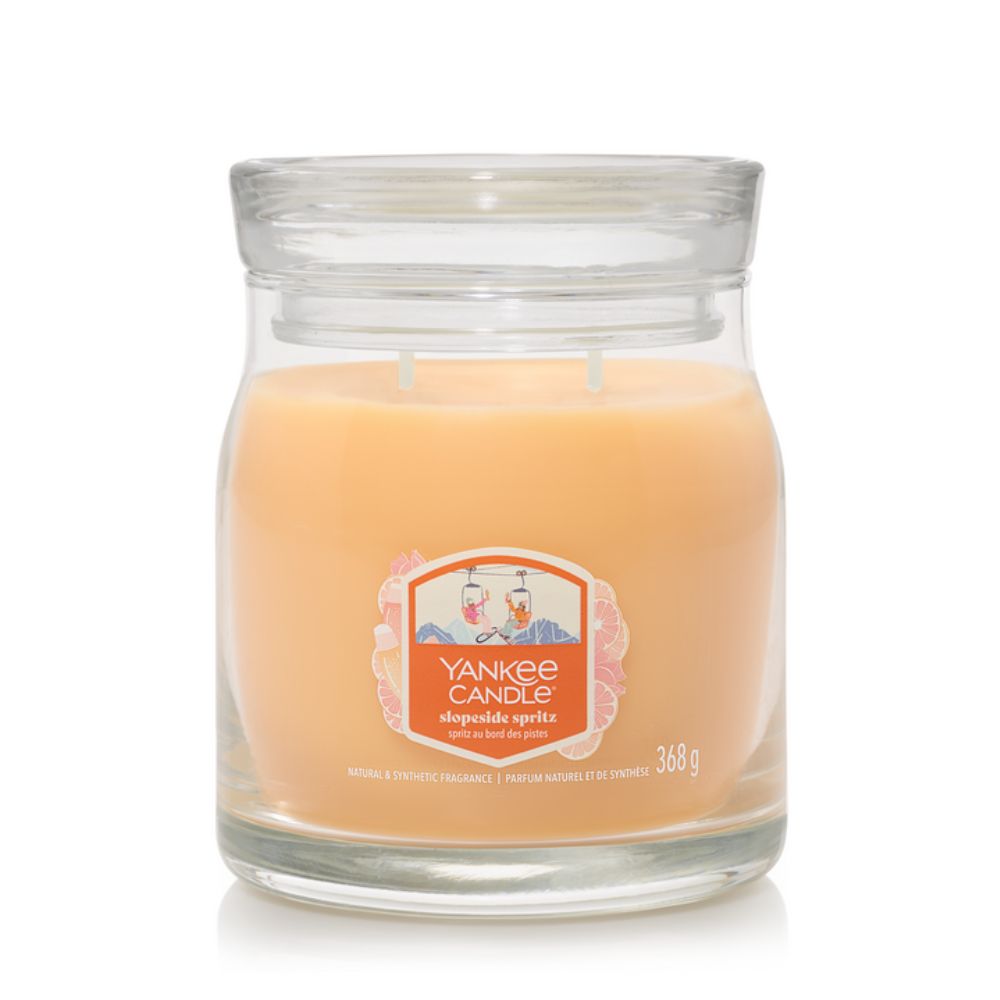 https://www.scentsandhome.de/wp-content/uploads/sites/2/2025/10/Yankee-Candle-medium-Jar-Slopeside-spritz-www.geurvoorjehuis.nl_.jpg
