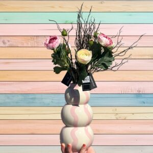 Blumenstrauß aus Ranunkeln mit Vase