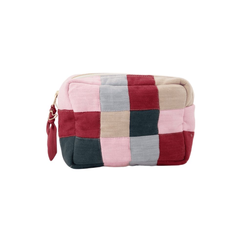 https://www.scentsandhome.de/wp-content/uploads/sites/2/2025/11/Zusss-toilettas-Quilted-multi-colour-www.geurvoorjehuis.nl_.jpg