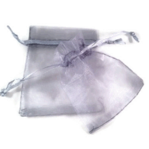 Organzabeutel für Bernsteinwürfel in Grau