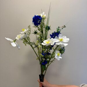 Blumenstrauß in Blau Weiß